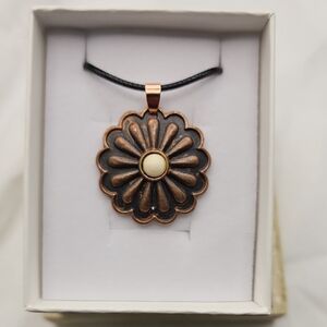 Elegant Copper Flower Pendant Necklace